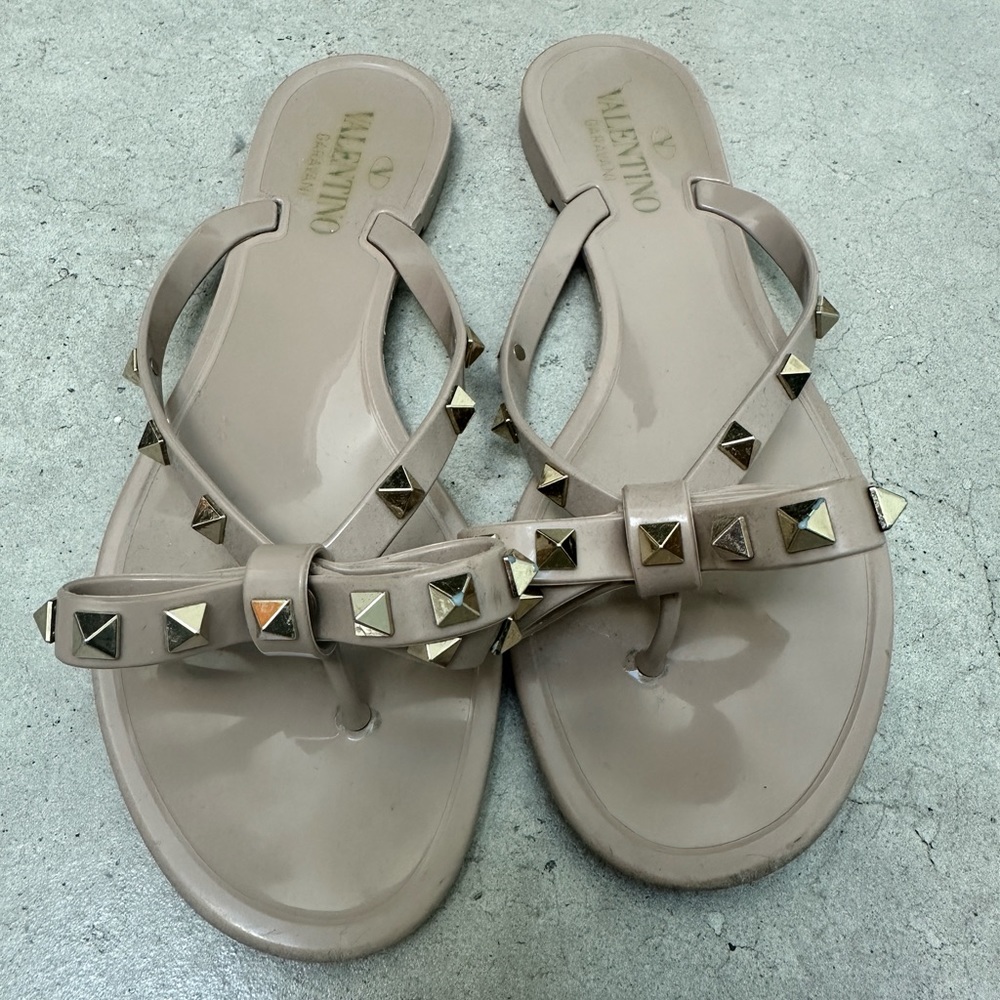 VALENTINO GARAVANI ROCKSTUD PVC SANDALS